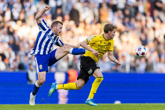 IFK Göteborgs Jonas Bager och Mjällbys Jeppe Kjaer