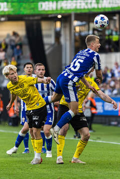 IFK Göteborgs David Kruse och Mjällbys Romeo Leandersson