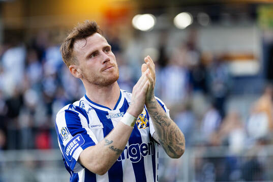 IFK Göteborgs Tobias Heintz tackar publiken