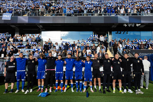 IFK Göteborgs spelare och ledare vid bänken