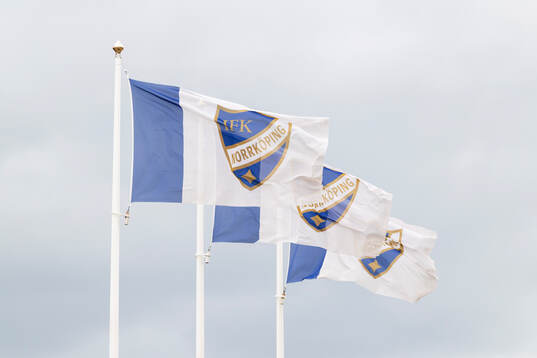 Flaggor med IFK Norrköpings klubbmärke