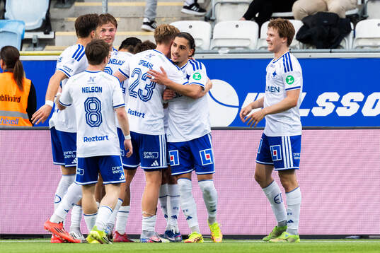 IFK Norrköpings Elias Jemal jublar med lagkamrater