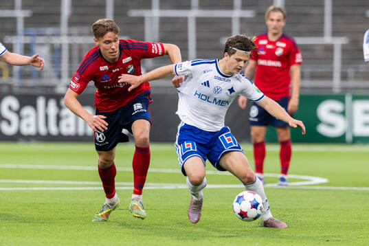 Östers Matias Tamminen och IFK Norrköpings Axel Brönner