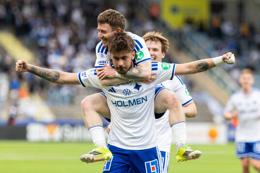 IFK Norrköpings Ryan Nelson jublar med Tim Prica