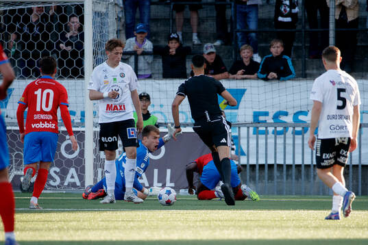 Örebros målvakt Jakub Ojrzynski och Helsingborgs Adam