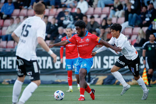 Helsingborgs Kevin Nyarko och Örebros Marlon Wowoah