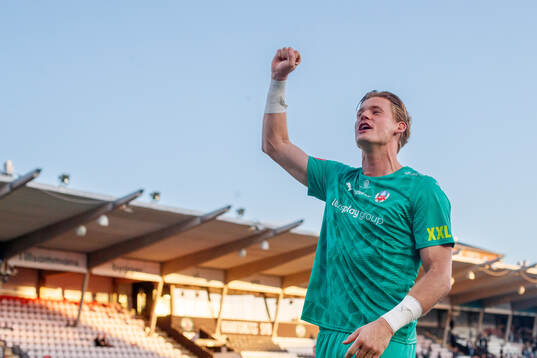 Helsingborgs målvakt Johan Brattberg jublar