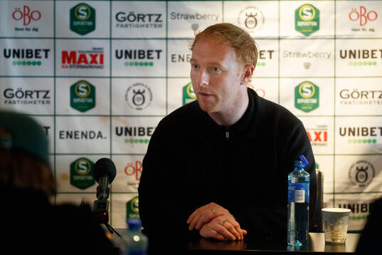 Helsingborgs manager Stevie Grieve på presskonferensen