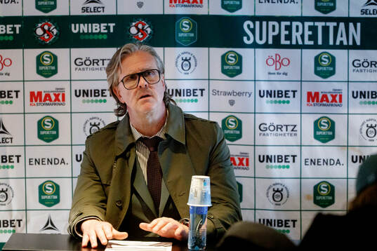 Örebros tränare Rikard Norling på presskonferensen