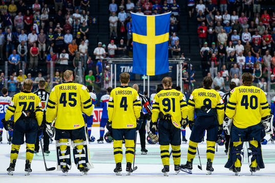 Rasmus Asplund, goaltender Magnus Hellberg, Jacob Larsson,