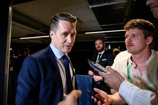 Head coach Sam Hallam of Sweden