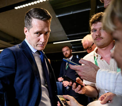 Head coach Sam Hallam of Sweden