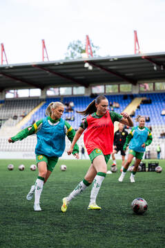 Hammarbys Alice Carlsson och Vilde Hasund värmer upp