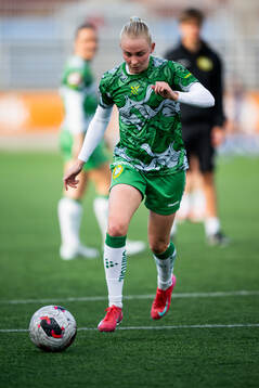 Hammarbys Emilie Joramo värmer upp