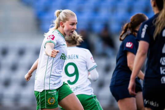 Hammarbys Emilie Joramo jublar
