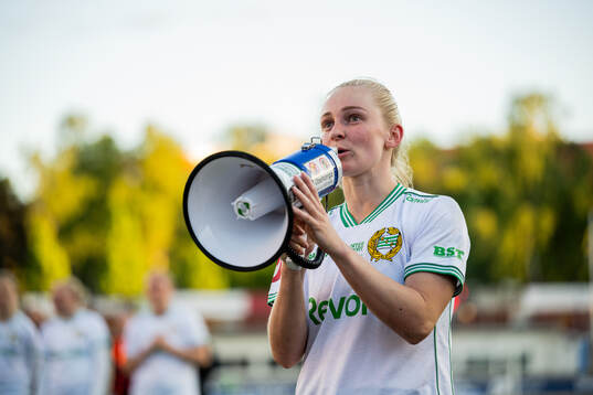Hammarbys Emilie Joramo jublar