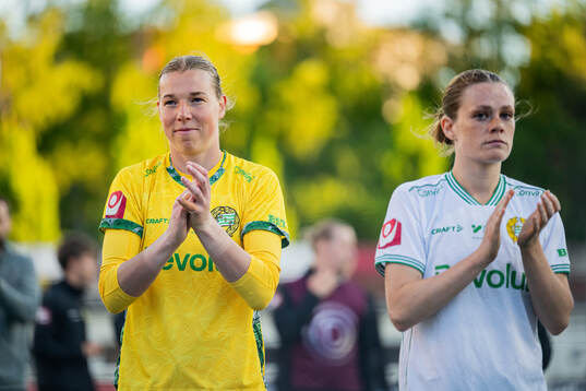 Hammarbys målvakt Melina Loeck jublar