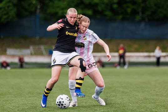 AIKs Nova Selin och Häckens Emma Östlund