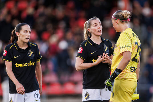 AIKs Anna Oskarsson, Linda Sembrant och målvakt Emilia