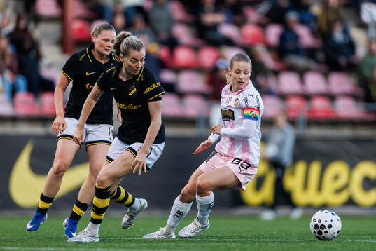 AIKs Linda Sembrant och Häckens Anna Anvegård