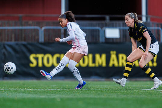 Häckens Felicia Schröder och AIKs Linda Sembrant