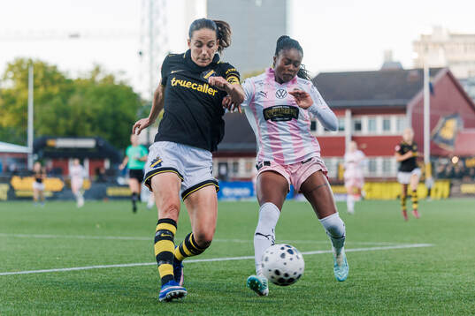 AIKs Anna Oskarsson och Häckens Monica Jusu Bah