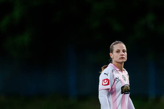 Häckens Anna Anvegård  deppar