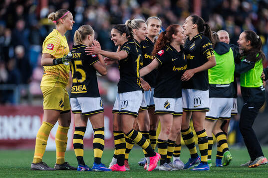 AIKs spelare jublar