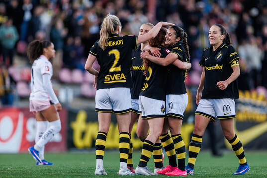 AIKs spelare jublar