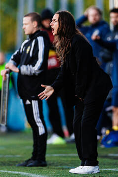 Häckens tränare Elena Sadiku reagerar