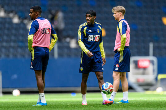 Alexander Isak, Anthony Elanga and Daniel Svensson of the