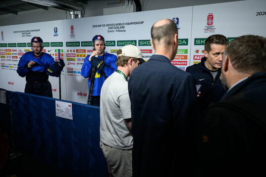 Oliver Ekman-Larsson, Linus Karlsson and Head coach Sam
