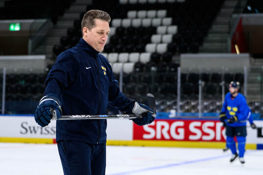 Head coach Sam Hallam of Sweden at a practice session