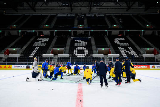Players of Sweden at a practice session