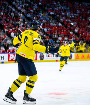 Linus Karlsson of Sweden celebrates