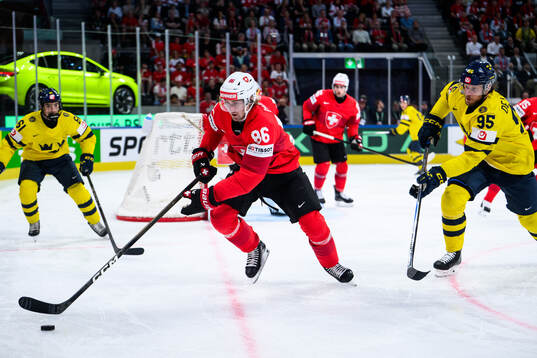 Janis Moser of Switzerland and Jacob De La Rose of Sweden