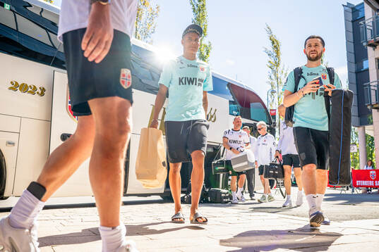 Antonio Nusa and Andrew Findlay, performance analyst of the
