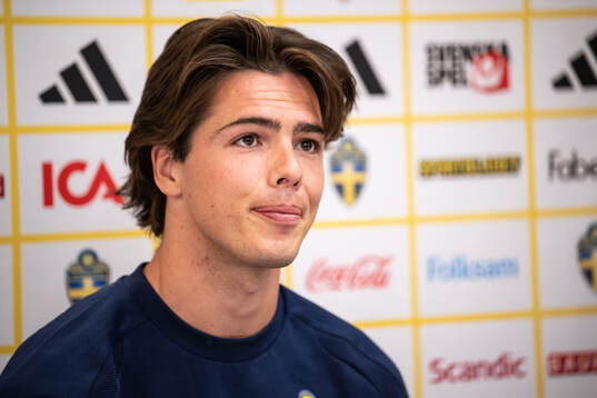 goalkeeper Jacob Widell Zetterström of the Swedish