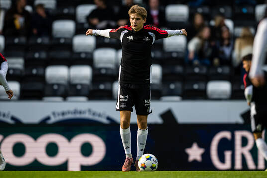 Mads Bomholt of Rosenborg warms up