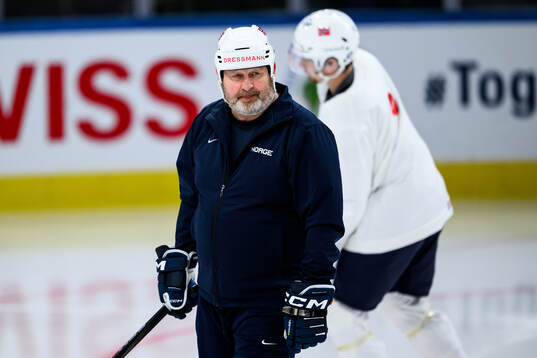 Head coach Petter Thoresen of Norway at a practice session