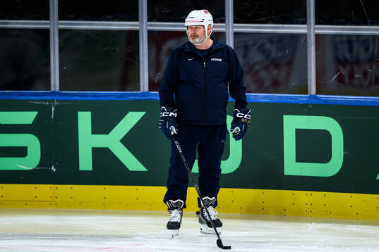 Head coach Petter Thoresen of Norway at a practice session