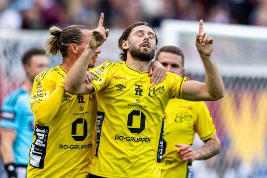 Elfsborgs Arber Zeneli jublar