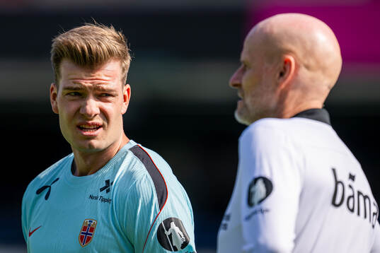 Alexander Sørloth and Ståle Solbakken, head coach of the