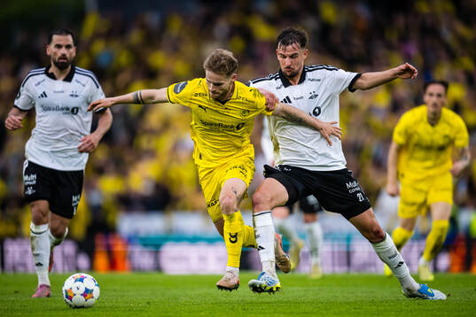 Ole Didrik Blomberg of Bodø/Glimt and Tomas Nemcik of