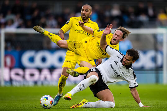 Sondre Auklend of Bodø/Glimt and Amin Chiakha of Rosenborg