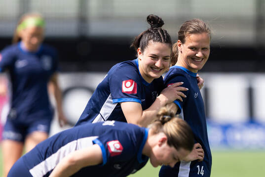 Eskilstuna United DFFs Anna Sutter och Michaela van