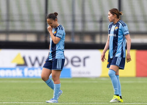 Djurgårdens Urara Watanabe och Maho Hirosawa deppar