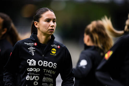 Sara Kristine Bantan Eggesvik of LSK Kvinner warms up