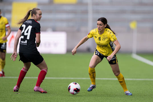 Enskedes Lilian Häggkvist och Elfsborgs Izabella Bergström