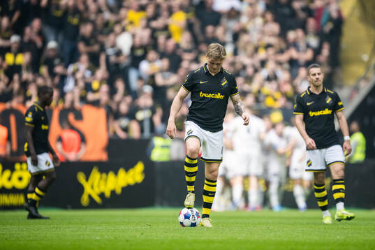 AIKs Erik Hovden Flataker och Dino Besirovic deppar